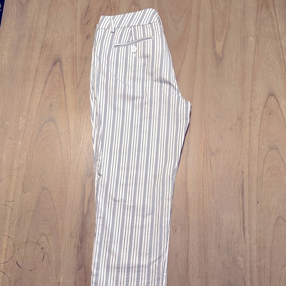 a.n.a. A New Approach Striped Capri Pants Size 4